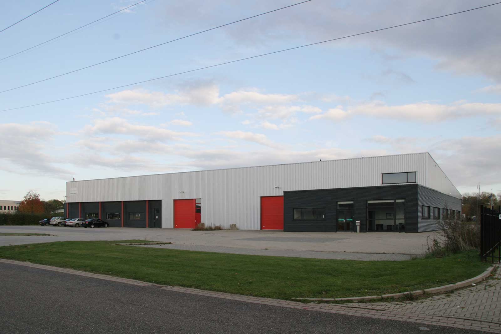 voorgevel - productiehal Finish Profiles Stein