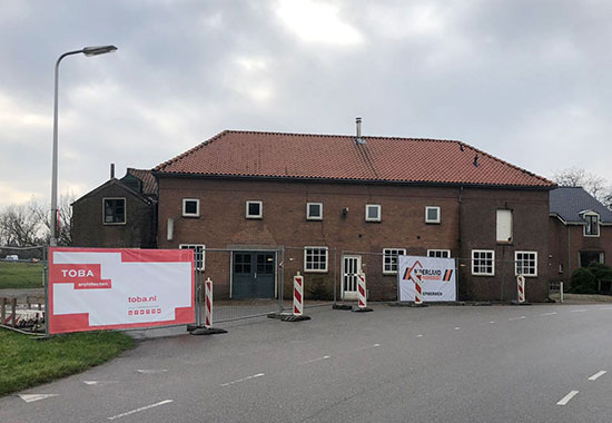start verbouwing boerderij naar kantoor